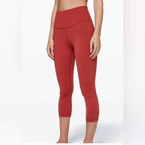 Lululemon Wunder Under Crop - Full On Luxtreme 21” size 4 cayenne - Picture 1 of 4